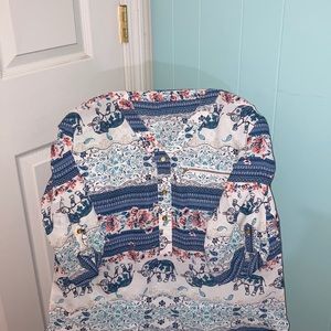 Medium sleeved dress shirt